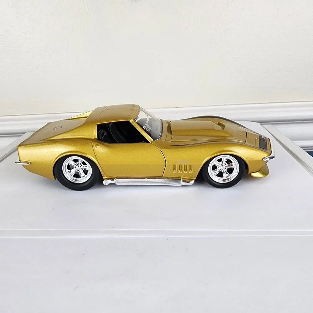 Jada Toys Corvette Stingray 1969 Scale 1/24 Diecast Car